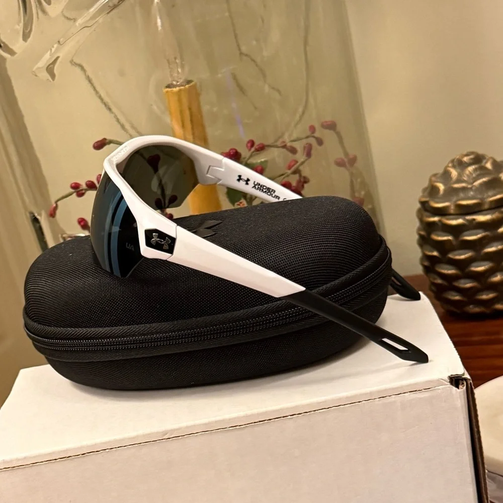 UNDER ARMOUR PLAYMAKER Sunglasses With Case